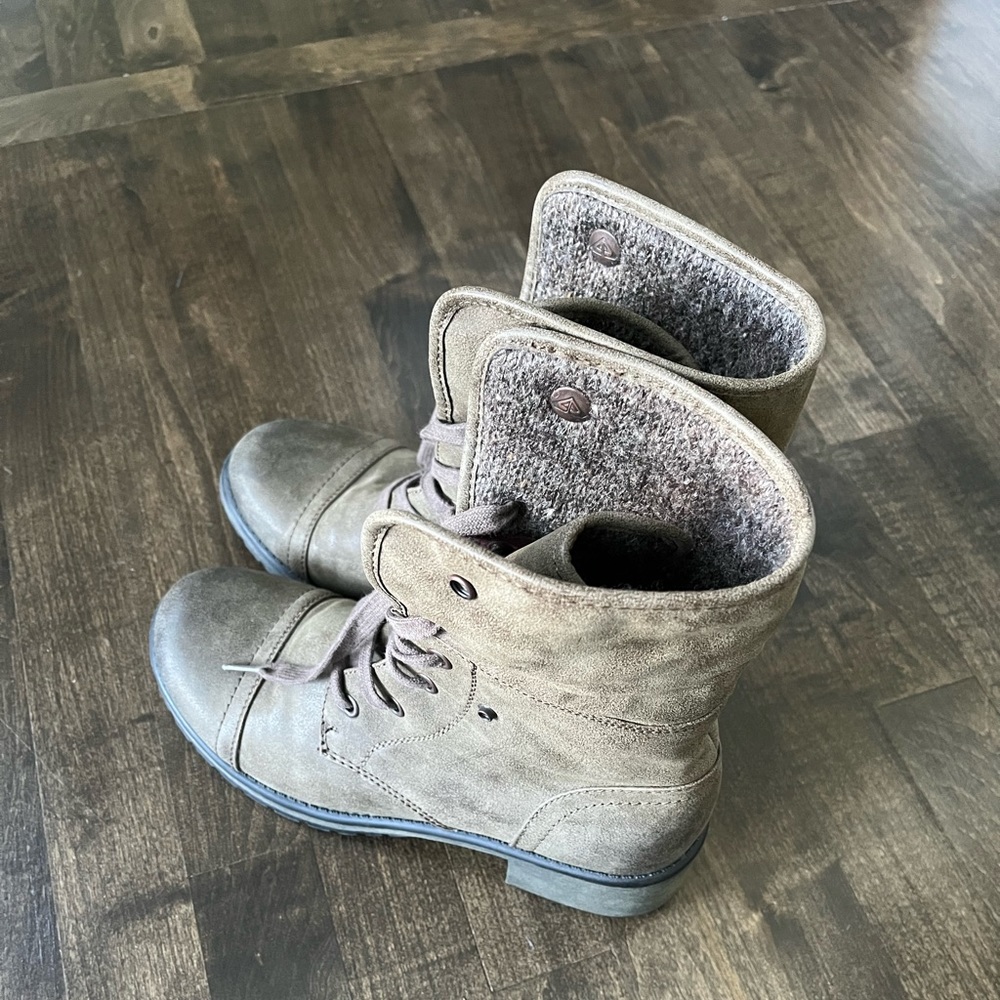 Roxy Boots